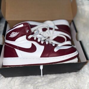 Nike Air Jordan 1 High Tops - Burgundy, White 6Y big boys